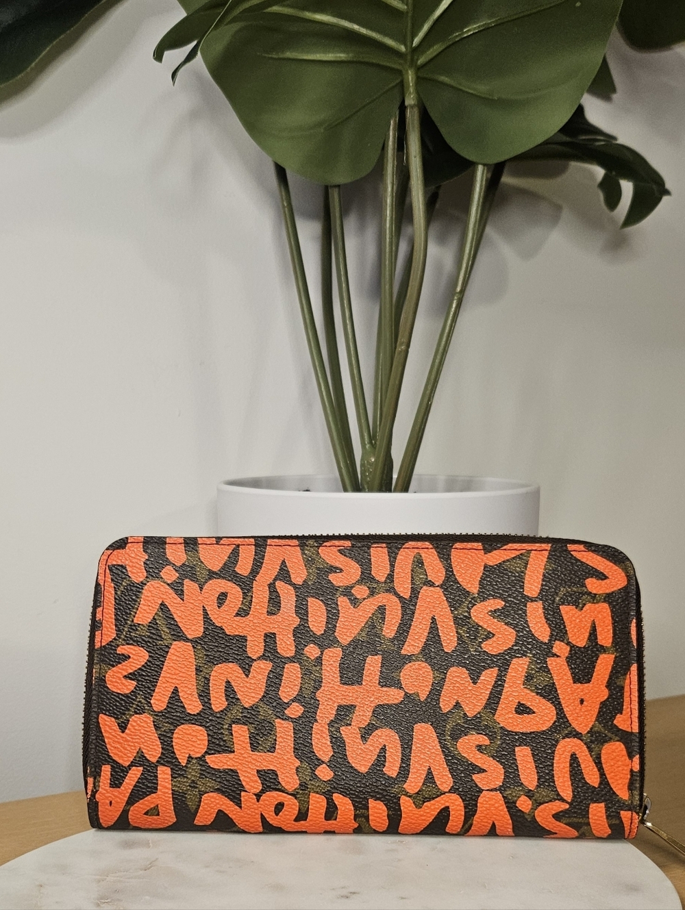 🚨SALE🚨 Louis Vuitton Limited Edition Grafitti Monogram Zippy Wallet ✨️ - Picture 3 of 13